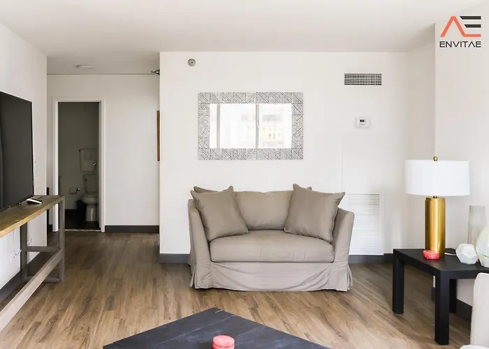 Envitae 2br Vibrant High-rise Penthouse Apartamento